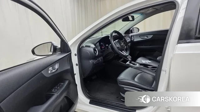 Kia The New K3 2nd generation 2021 Белый из Кореи, фото 2