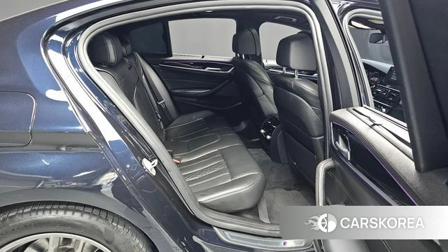 BMW 5 Series (G30) 2018 Черный из Кореи, фото 2