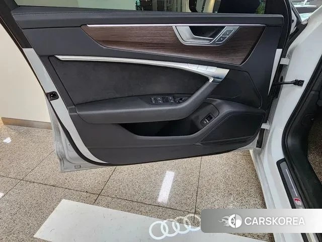 Audi A6 (C8) 2024 Белый из Кореи, фото 2