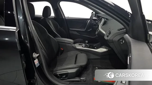 BMW 1 Series (F40) 2020 Черный из Кореи, фото 2