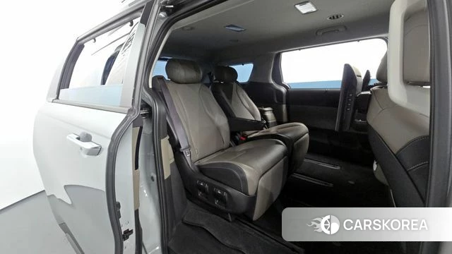 Kia The New Carnival 4th Generation 2024 Серебристо-серый из Кореи, фото 2