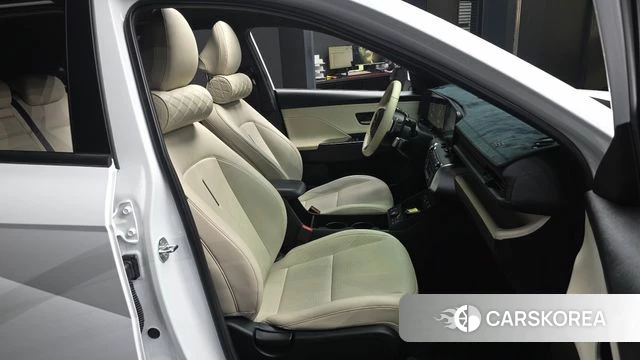 Hyundai Kona (SX2) 2024 Белый из Кореи, фото 2