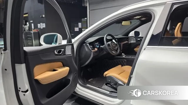 Volvo XC60 second Generation 2022 Белый из Кореи, фото 2