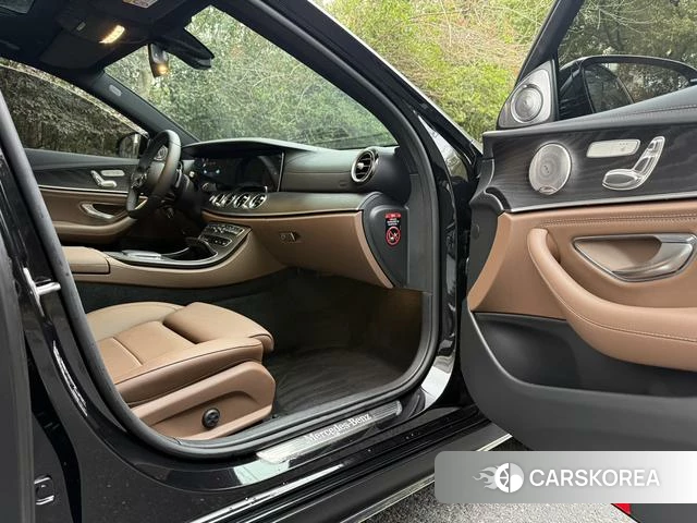 Mercedes-Benz E-class 2022 Черный из Китая, фото 2