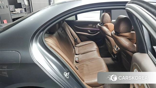 Mercedes-Benz E-Class W213 2018 Серый из Кореи, фото 2