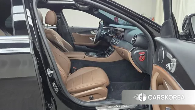 Mercedes-Benz E-Class W213 2023 Черный из Кореи, фото 2