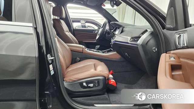 BMW X5 (G05) 2023 Черный из Кореи, фото 2