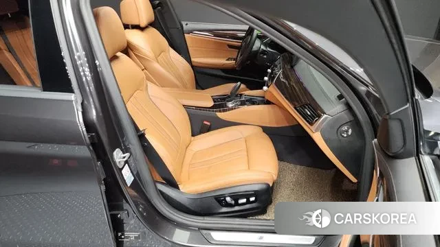 BMW 5 Series (G30) 2021 Серый из Кореи, фото 2