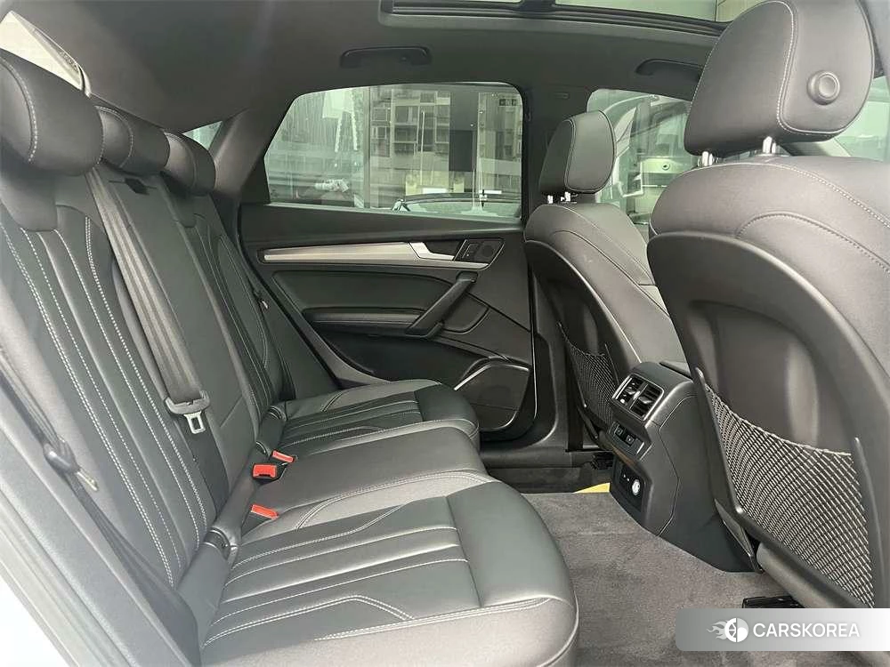 Audi Q5L Sportback 2020 Белый из Китая, фото 2