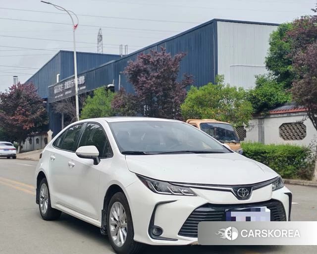 Toyota Corolla 2023 Белый из Китая, фото 2