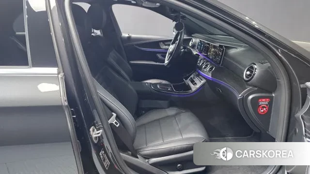 Mercedes-Benz E-Class W213 2023 Серый из Кореи, фото 2