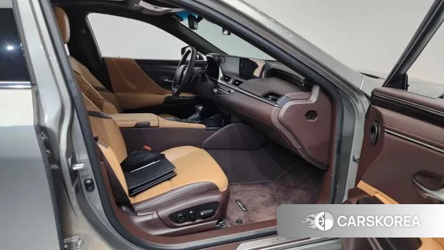 Lexus ES300h 7th generation 2020 Серебристо-серый из Кореи, фото 2