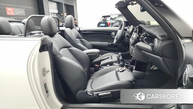 Mini Cooper Convertible 2023 Белый из Кореи, фото 2