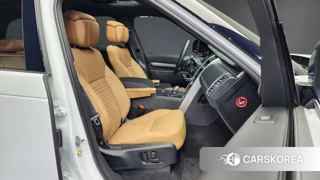 Land Rover Discovery 5 2024 Белый из Кореи, фото 2