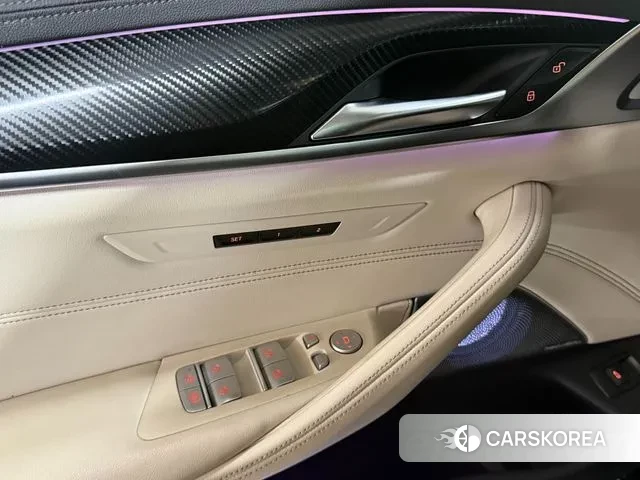 BMW 5 Series (G30) 2021 Черный из Кореи, фото 2