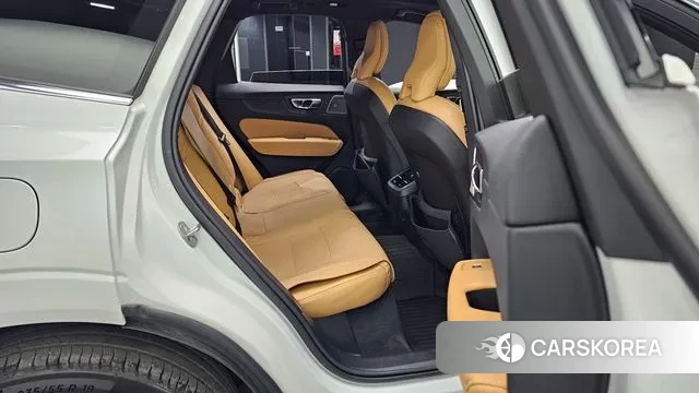 Volvo XC60 second Generation 2024 Белый из Кореи, фото 2