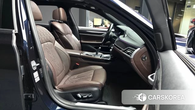 BMW 7 Series (G11) 2018 Черный из Кореи, фото 2