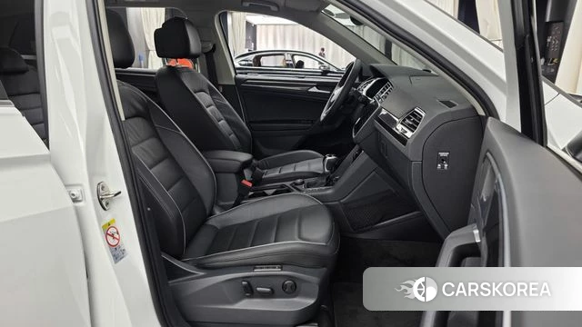 Volkswagen Tiguan second Generation 2021 Белый из Кореи, фото 2