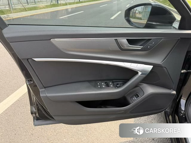 Audi A6 (import) 2021 Черный из Китая, фото 2
