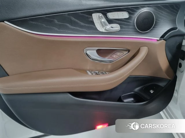 Mercedes-Benz E-Class W213 2020 Белый из Кореи, фото 2