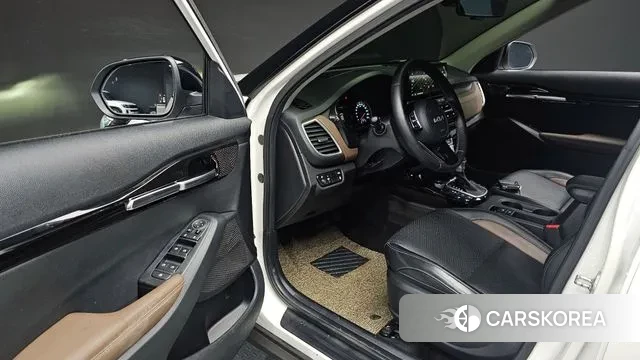 Kia Seltos 2022 Белый из Кореи, фото 2