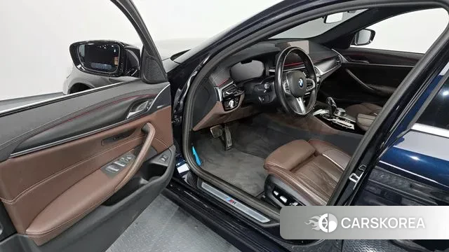 BMW 5 Series (G30) 2023 Черный из Кореи, фото 2