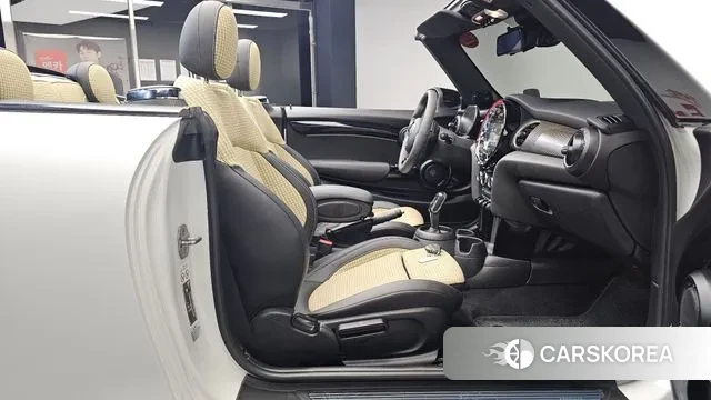 Mini Cooper S Convertible 2023 Белый из Кореи, фото 2