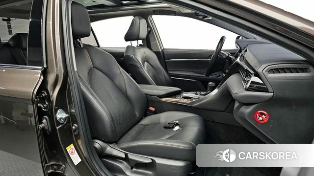 Toyota Camry (XV70) 2019 Коричневый из Кореи, фото 2