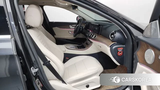 Mercedes-Benz E-Class W213 2021 Серый из Кореи, фото 2