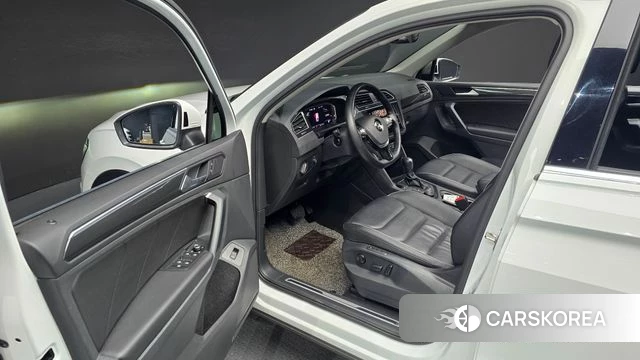 Volkswagen Tiguan second Generation 2020 Белый из Кореи, фото 2