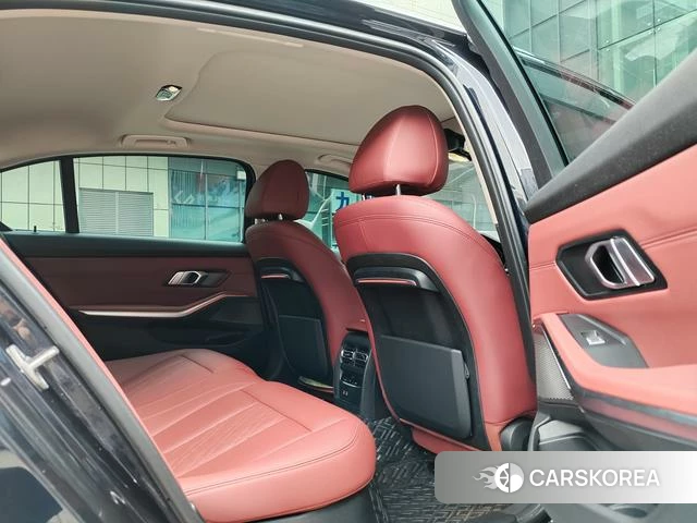 BMW 3 series 2022 Черный из Китая, фото 2
