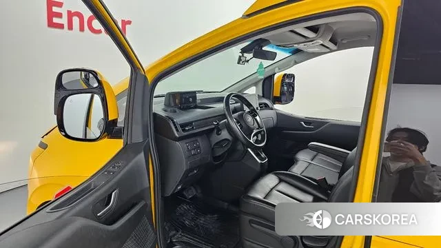 Hyundai Staria 2022 Желтый из Кореи, фото 2