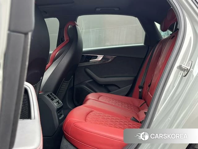 Audi S4 2021 Серебристо-серый из Китая, фото 2