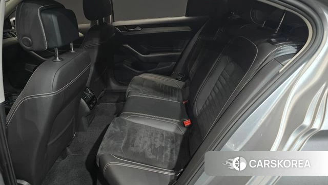 Volkswagen Passat GT (B8) 2021 Серебряный из Кореи, фото 2