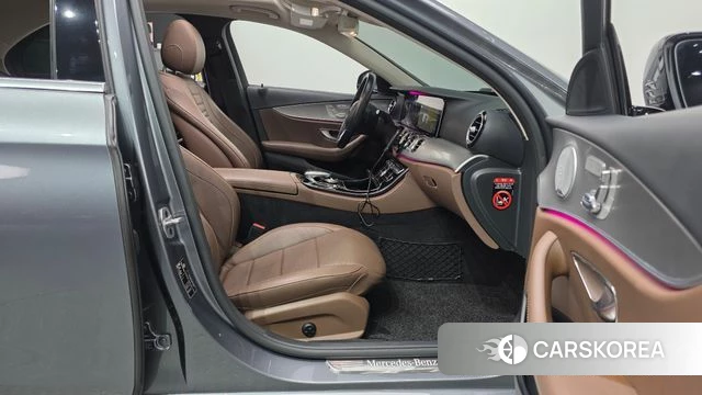 Mercedes-Benz E-Class W213 2019 Серый из Кореи, фото 2