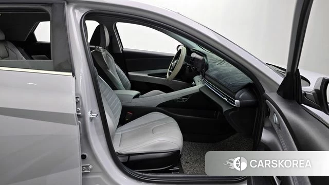Hyundai Avante (CN7) 2021 Серебристо-серый из Кореи, фото 2
