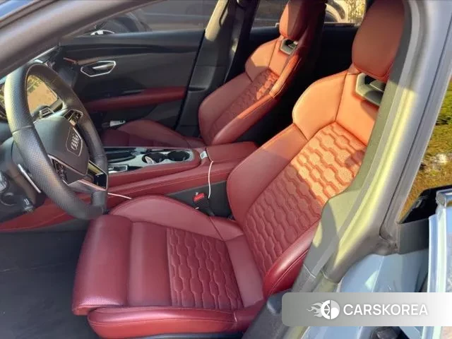 Audi e-Tron GT 2022 Небесно-голубой из Кореи, фото 2