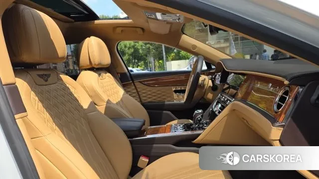 Bentley Flying Spur 3rd Generation 2021 Белый из Кореи, фото 2