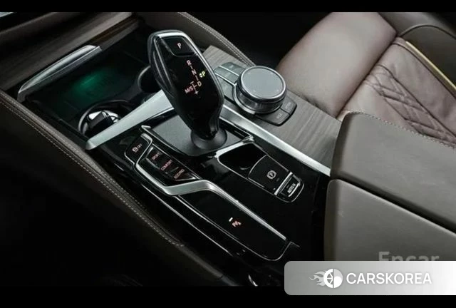 BMW 5 Series (G30) 2023 Белый из Кореи, фото 2
