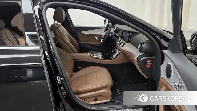 Mercedes-Benz E-Class W213 2021 Черный из Кореи, фото 2