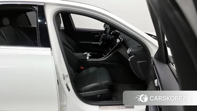 Mercedes-Benz C-Class W206 2022 Белый из Кореи, фото 2