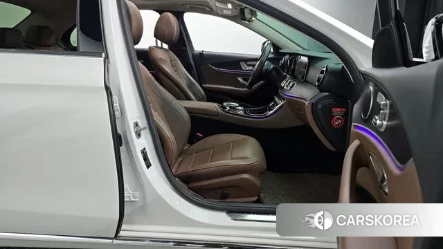 Mercedes-Benz E-Class W213 2018 Белый из Кореи, фото 2