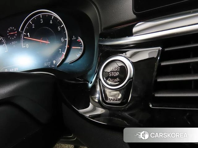 BMW 5 Series (G30) 2018 Белый из Кореи, фото 2