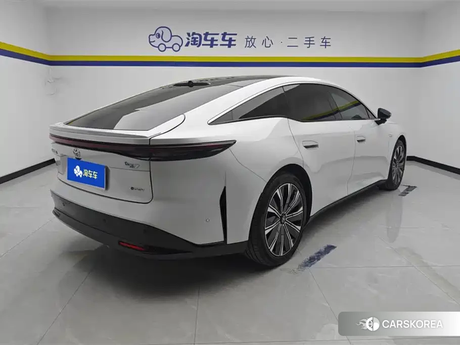 Toyota Platinum Wisdom 7 2026 Белый из Китая, фото 2