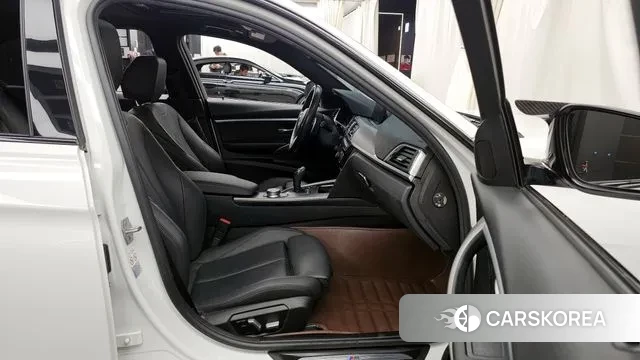 BMW 3 Series (F30) 2018 Белый из Кореи, фото 2