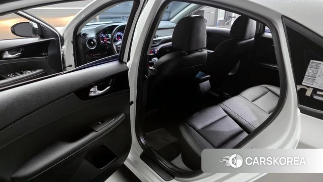 Kia The New K3 2nd generation 2023 Белый из Кореи, фото 2