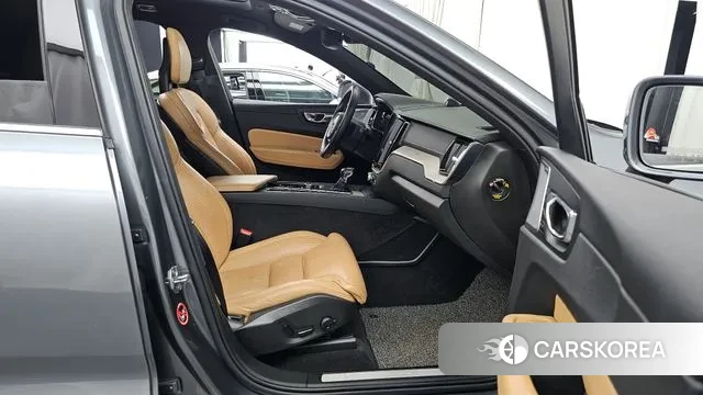 Volvo XC60 second Generation 2018 Серый из Кореи, фото 2