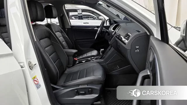 Volkswagen Tiguan second Generation 2023 Белый из Кореи, фото 2