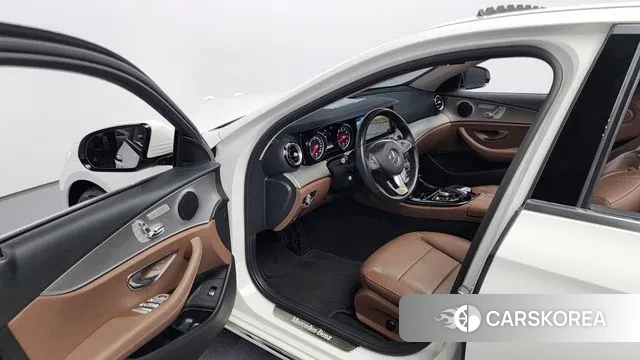 Mercedes-Benz E-Class W213 2018 Белый из Кореи, фото 2