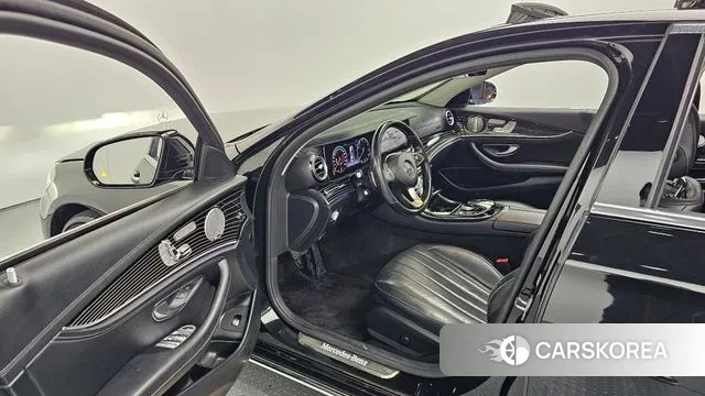 Mercedes-Benz E-Class W213 2018 Черный из Кореи, фото 2